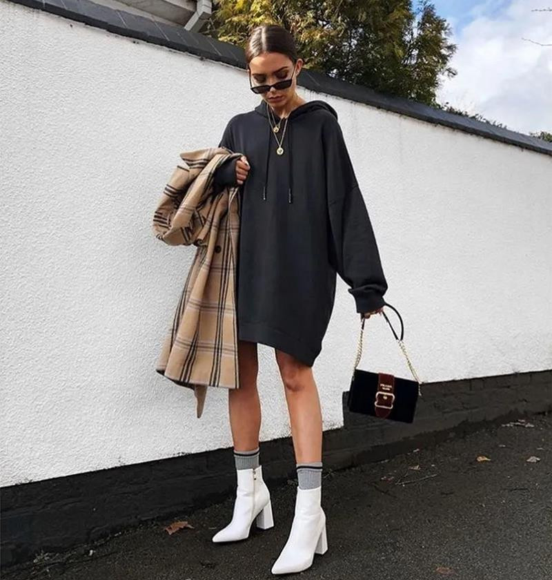 Mix Đồ Với Boot Cổ Ngắn Màu Trắng Siêu Cá Tính Cho Chị Em