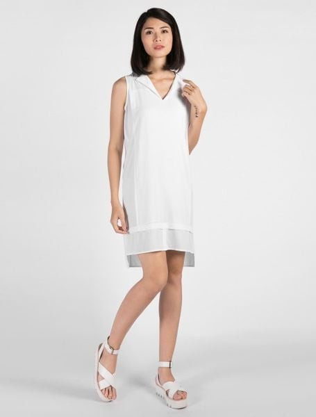 Sandals đế bệt giúp bạn thoải mái trong mọi hoạt động.