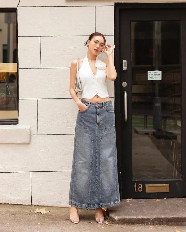 Chân váy jean dài phối với giày gì đẹp, sành điệu, trend hiện nay