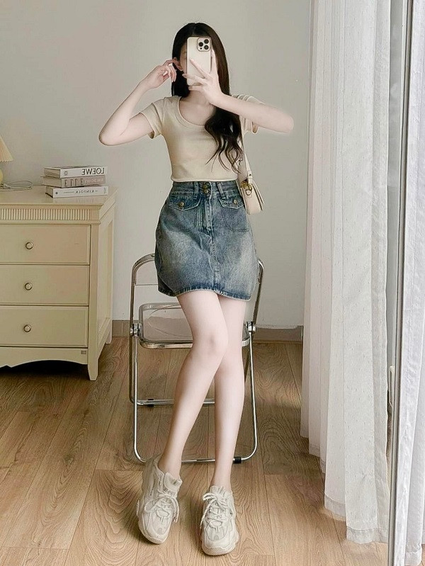 Chân váy jean dài phối với giày gì đẹp, sành điệu, trend hiện nay