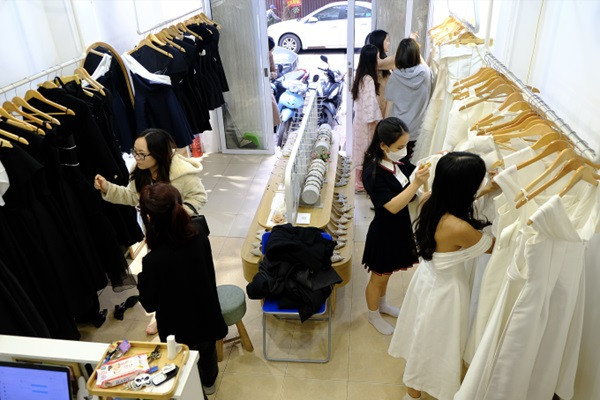Những kinh nghiệm kinh doanh cho thuê quần áo đi dự tiệc