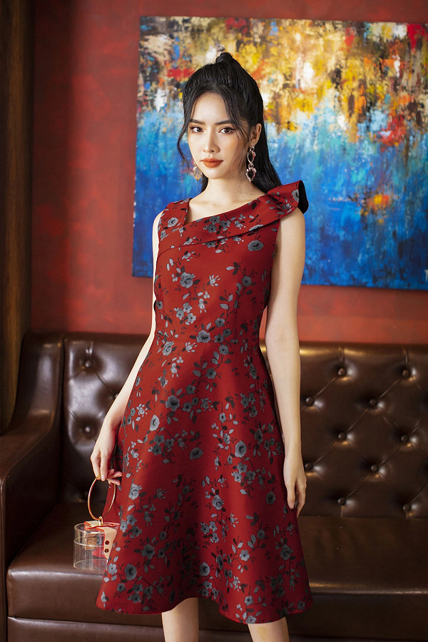 Mẫu váy đầm đỏ dự tiệc tỏa sáng, sang trọng, ưa chuộng.